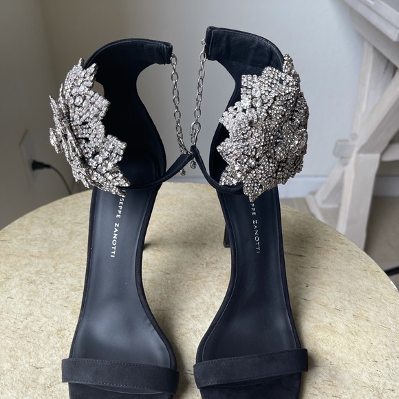 Authentic Guiseppe Zanotti Suede Sandal - Picture 5 of 10